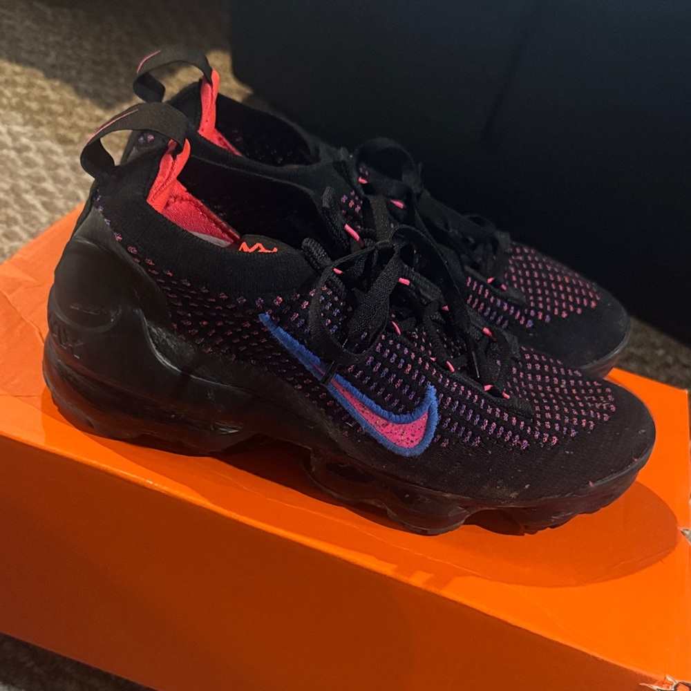 Nike Kids Black and Blue Sneakers with Pink Accents